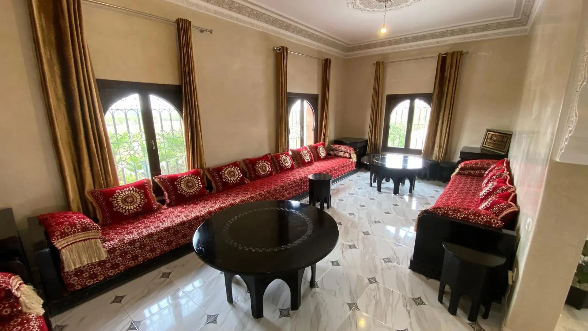 Agafay Tiuraer Villa Marrakesh